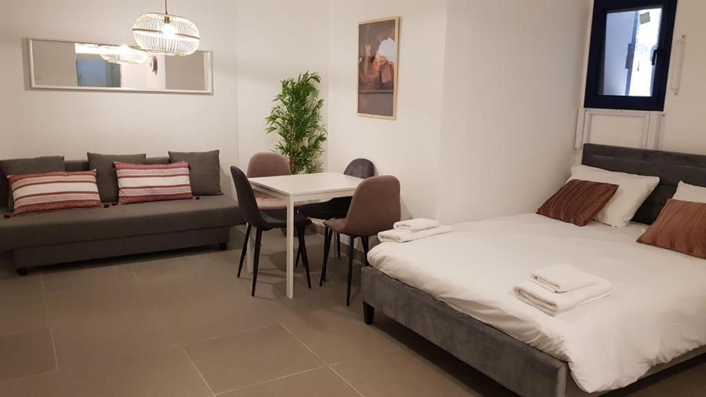 The Blue House Apartment Jerusalem Exterior photo