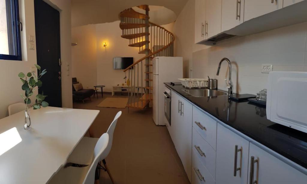 The Blue House Apartment Jerusalem Exterior photo